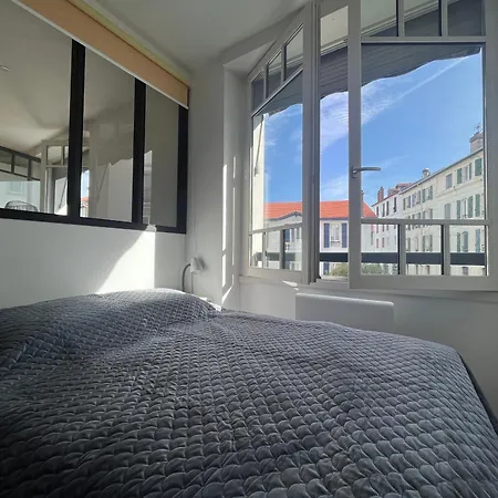Apartment Lumineux 1 Au Coeur De Saint-jean-de-luz, Proche Et Halles - Fr-1-239-890 *