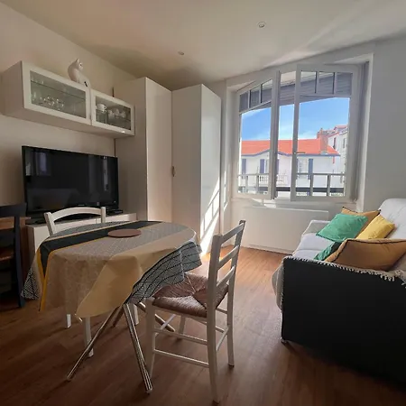 Lumineux 1 Au Coeur De Saint-jean-de-luz, Proche Et Halles - Fr-1-239-890 Apartment *